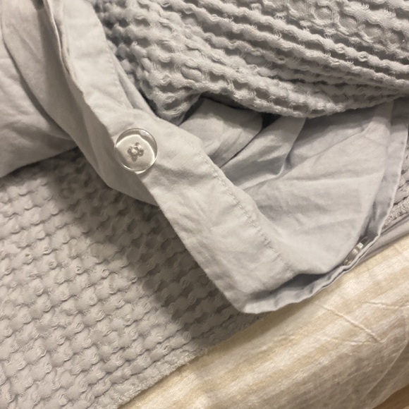 Queen duvet cover and 2 shams - Picture 3 of 3